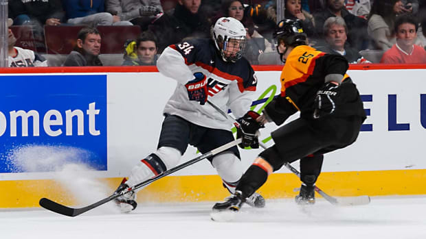 Auston-Matthews-Minas-Panagiotakis.jpg